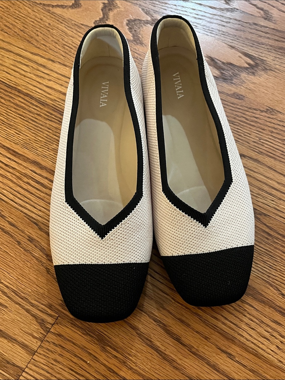 VIVAIA Margot 2.0 Square-Toe V-Cut Flats
